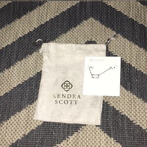 Kendra Scott necklace